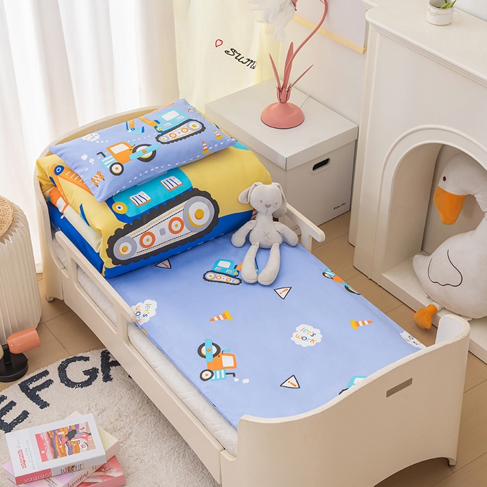 91家纺网 家纺一手货源 找家纺 嗨皮宝贝 2025新款全棉纯棉13372幼儿园三件套多件套 快乐工程车