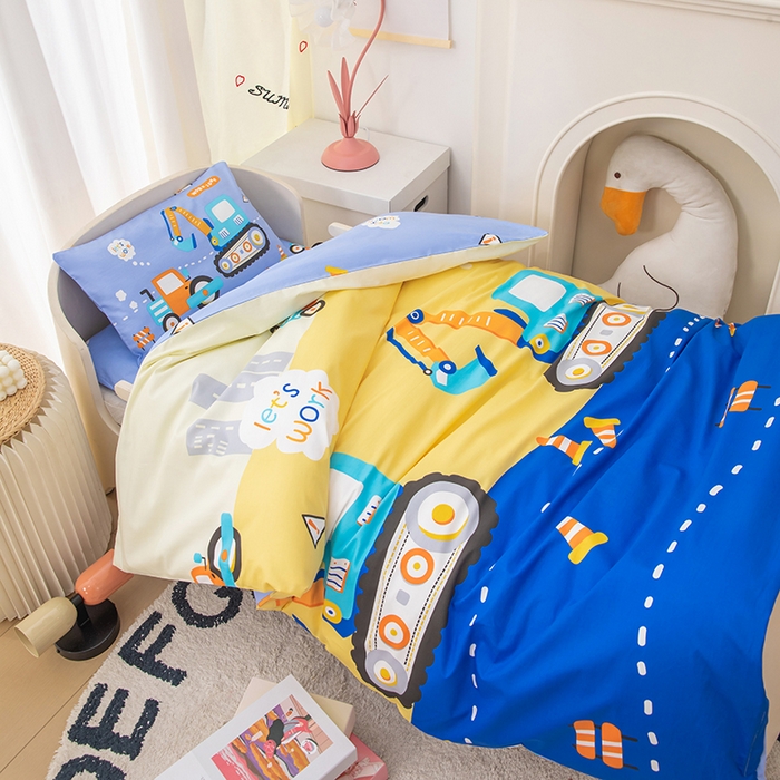 91家纺网 家纺一手货源 找家纺 嗨皮宝贝 2025新款全棉纯棉13372幼儿园三件套多件套 快乐工程车