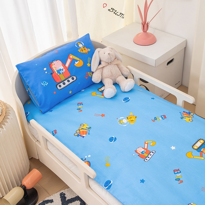 91家纺网 家纺一手货源 找家纺 嗨皮宝贝 2025新款全棉纯棉13372幼儿园三件套多件套 快乐工作龙