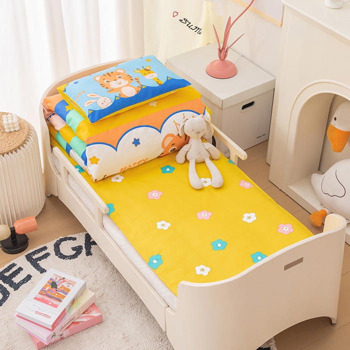 91家纺网 家纺一手货源 找家纺 嗨皮宝贝 2025新款全棉纯棉13372幼儿园三件套多件套 快乐星喵