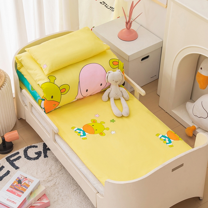 91家纺网 家纺一手货源 找家纺 嗨皮宝贝 2025新款全棉纯棉13372幼儿园三件套多件套 排排坐