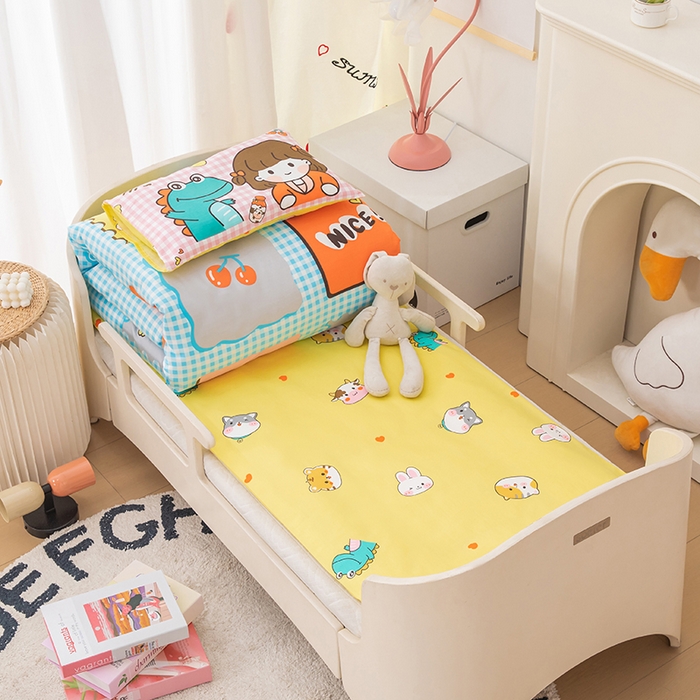 91家纺网 家纺一手货源 找家纺 嗨皮宝贝 2025新款全棉纯棉13372幼儿园三件套多件套 玩乐童年-蓝