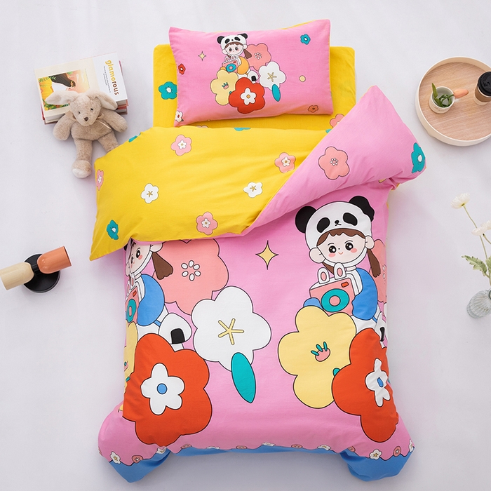 91家纺网 家纺一手货源 找家纺 嗨皮宝贝 2025新款全棉纯棉13372幼儿园三件套多件套 熊猫小希-粉