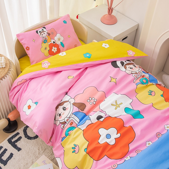 91家纺网 家纺一手货源 找家纺 嗨皮宝贝 2025新款全棉纯棉13372幼儿园三件套多件套 熊猫小希-粉