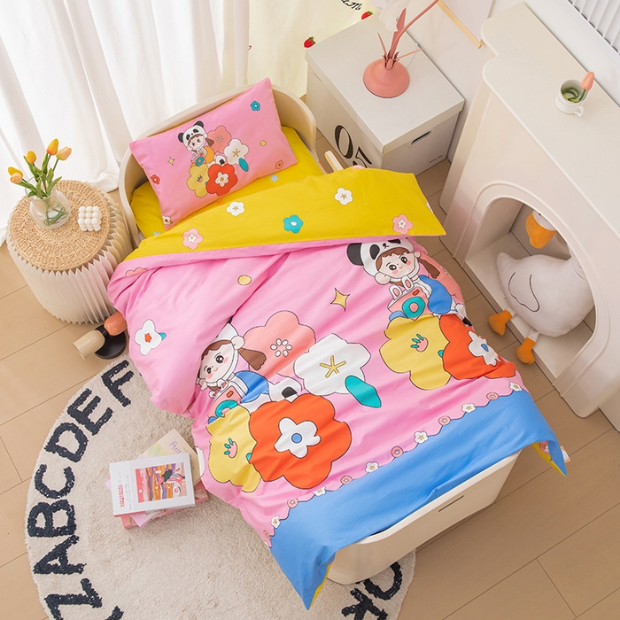 91家纺网 家纺一手货源 找家纺 嗨皮宝贝 2025新款全棉纯棉13372幼儿园三件套多件套 熊猫小希-粉