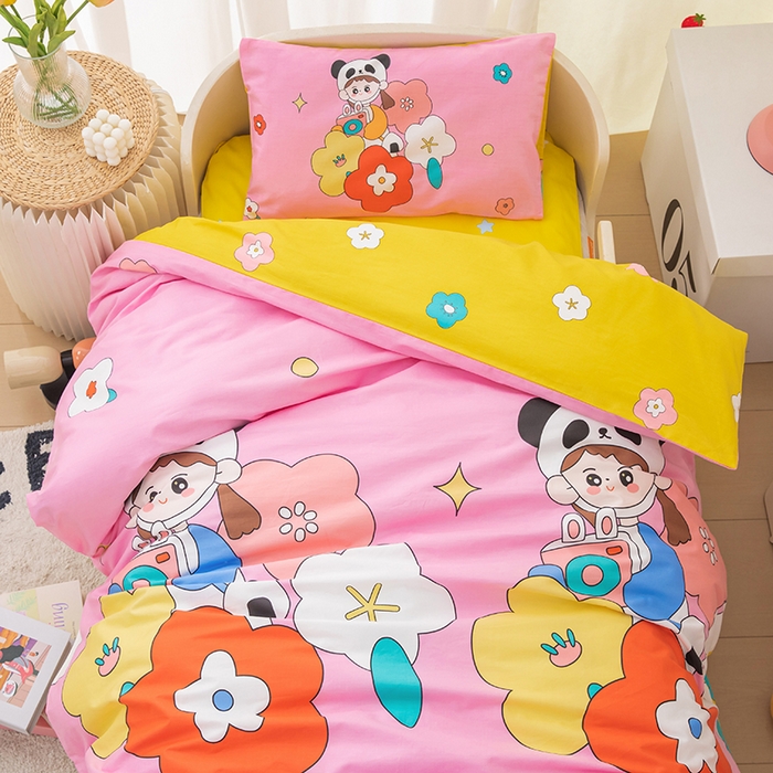 91家纺网 家纺一手货源 找家纺 嗨皮宝贝 2025新款全棉纯棉13372幼儿园三件套多件套 熊猫小希-粉