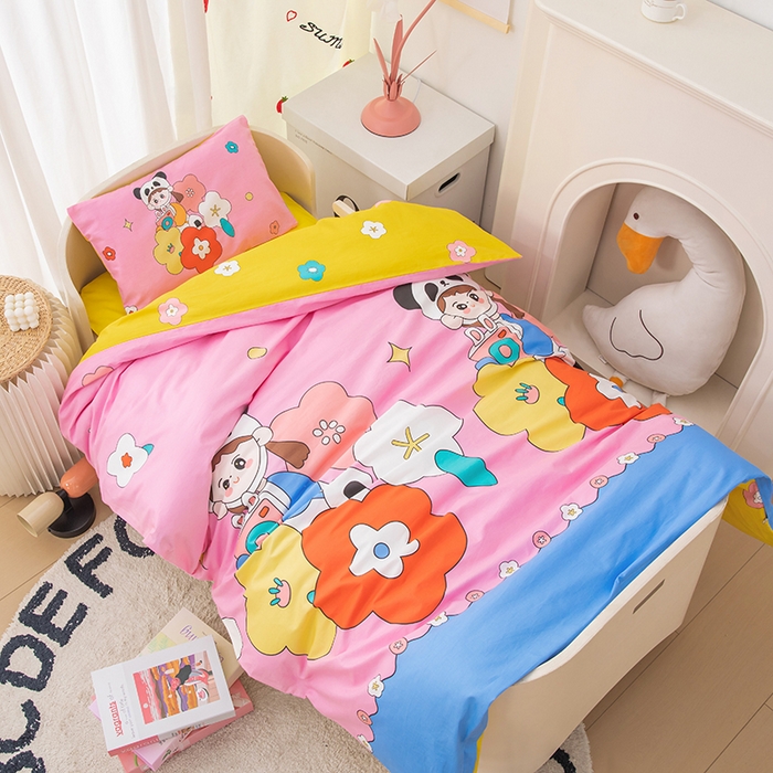 91家纺网 家纺一手货源 找家纺 嗨皮宝贝 2025新款全棉纯棉13372幼儿园三件套多件套 熊猫小希-粉