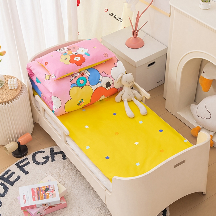 91家纺网 家纺一手货源 找家纺 嗨皮宝贝 2025新款全棉纯棉13372幼儿园三件套多件套 熊猫小希-粉