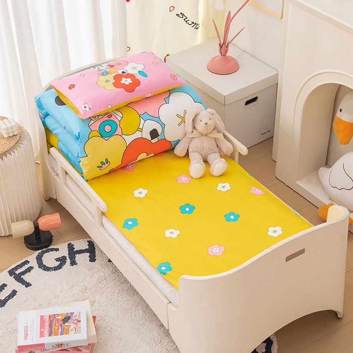 91家纺网 家纺一手货源 找家纺 嗨皮宝贝 2025新款全棉纯棉13372幼儿园三件套多件套 熊猫小希-蓝