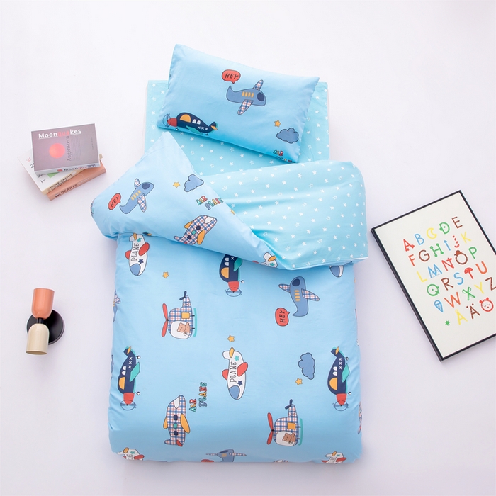 91家纺网 家纺一手货源 找家纺 嗨皮宝贝 2025新款全棉纯棉13372幼儿园三件套多件套 机长小熊-蓝