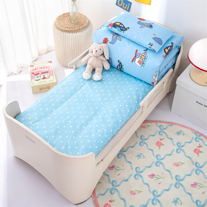 91家纺网 家纺一手货源 找家纺 嗨皮宝贝 2025新款全棉纯棉13372幼儿园三件套多件套 机长小熊-蓝