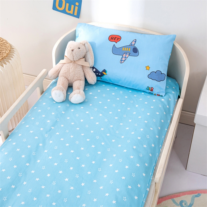 91家纺网 家纺一手货源 找家纺 嗨皮宝贝 2025新款全棉纯棉13372幼儿园三件套多件套 机长小熊-蓝