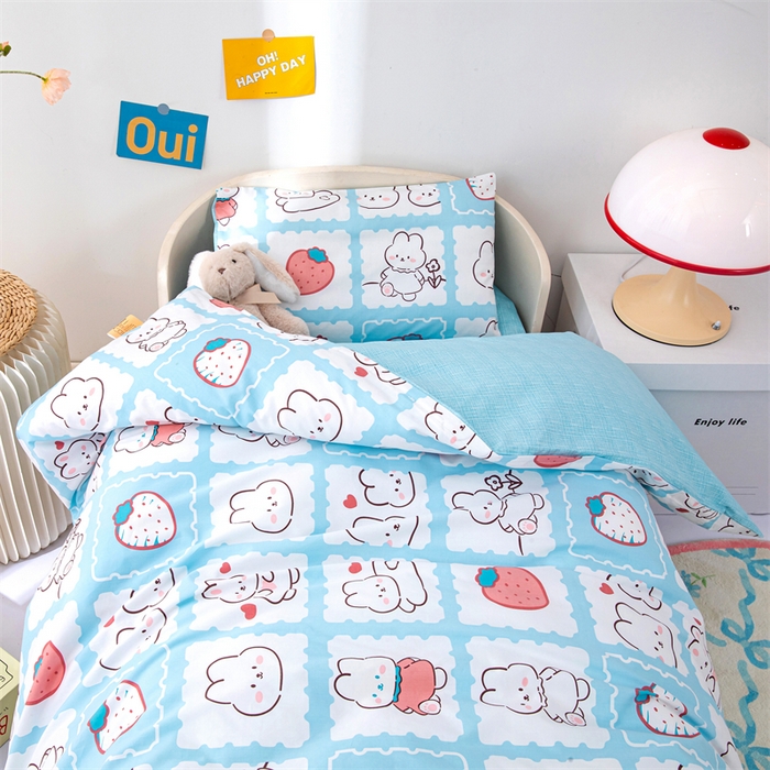 91家纺网 家纺一手货源 找家纺 嗨皮宝贝 2025新款全棉纯棉13372幼儿园三件套多件套 小兔可可-蓝