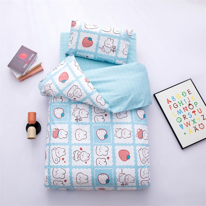 91家纺网 家纺一手货源 找家纺 嗨皮宝贝 2025新款全棉纯棉13372幼儿园三件套多件套 小兔可可-蓝