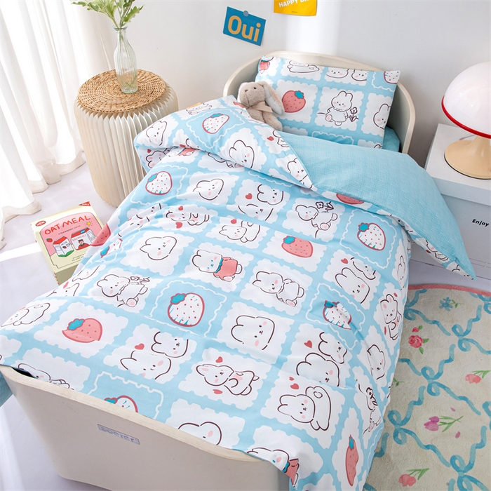 91家纺网 家纺一手货源 找家纺 嗨皮宝贝 2025新款全棉纯棉13372幼儿园三件套多件套 小兔可可-蓝