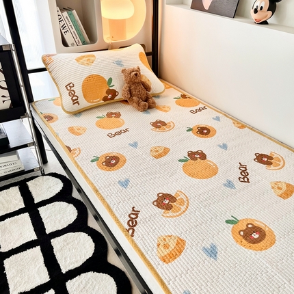 茉夕家纺 2025新款双面纯棉学生宿舍床盖系列 橙心熊