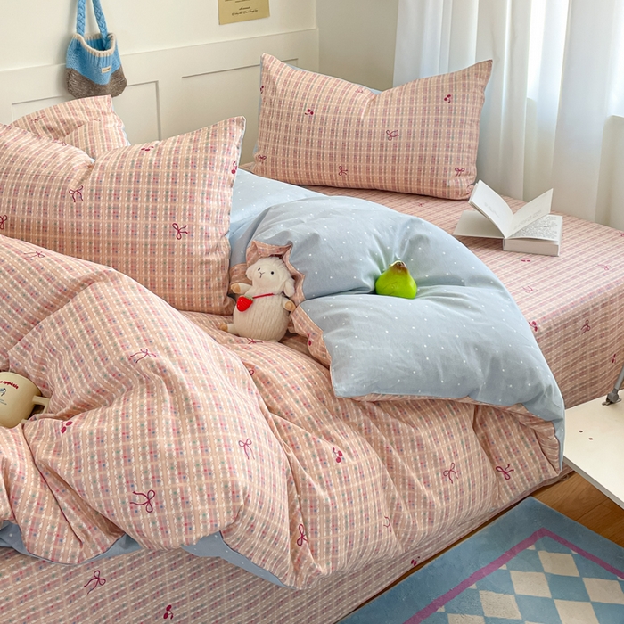 91家纺网 家纺一手货源 找家纺 首尔家纺 2025新款学生季全棉跑量款四件套系列卡通小清新AB版学生三件套 粉糯蝴蝶结