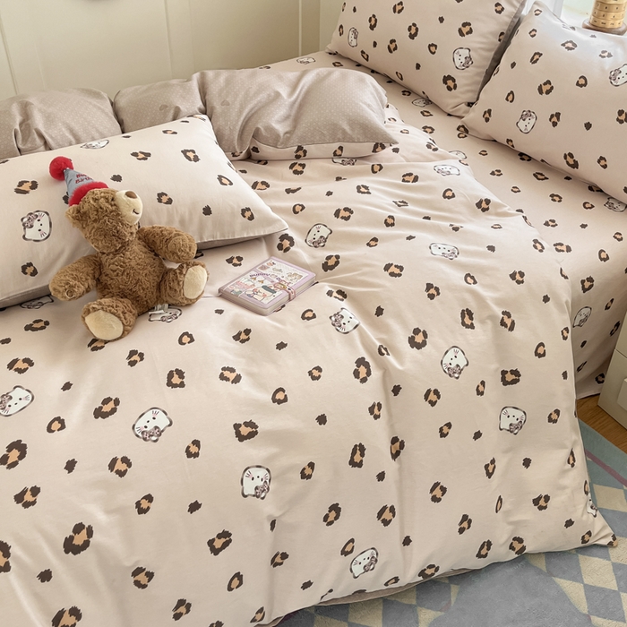 91家纺网 家纺一手货源 找家纺 首尔家纺 2025新款学生季全棉跑量款四件套系列卡通小清新AB版学生三件套 豹点猫咪