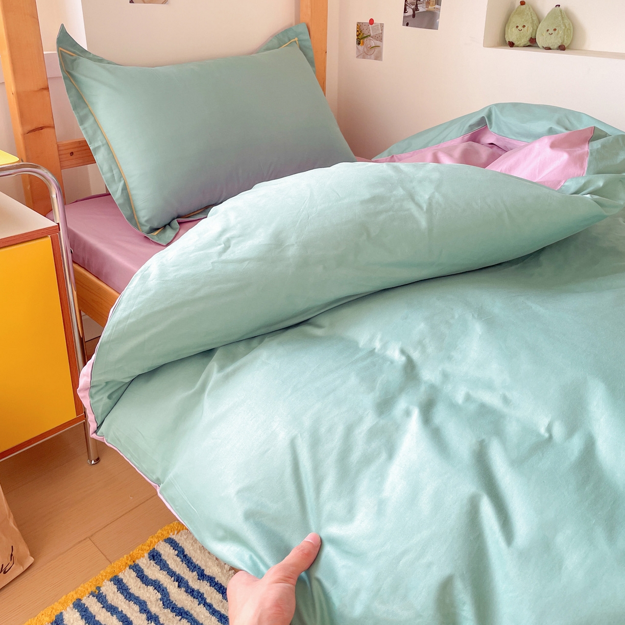 91家纺网 家纺一手货源 找家纺 恩泽家纺 2025新款全棉双拼学生宿舍三件套 灰绿+香芋紫