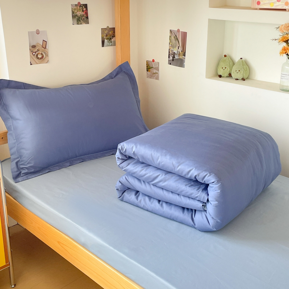 91家纺网 家纺一手货源 找家纺 恩泽家纺 2025新款全棉双拼学生宿舍三件套 藏青+月白兰