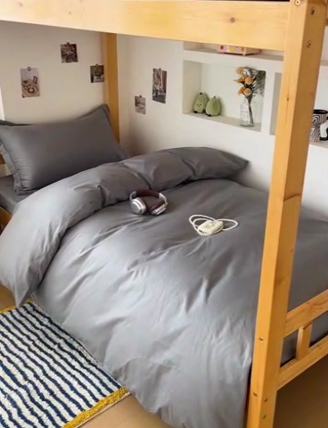 91家纺网 家纺一手货源 找家纺 恩泽家纺 2025新款全棉双拼学生宿舍三件套 深灰色