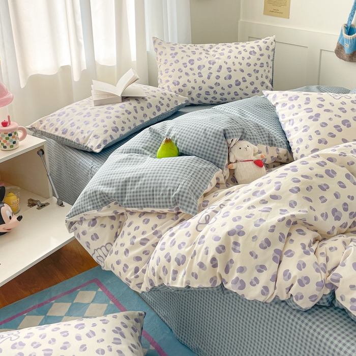 91家纺网 家纺一手货源 找家纺 首尔家纺 2025新款学生季全棉跑量款四件套系列卡通小清新AB版学生三件套 蓝点豹纹