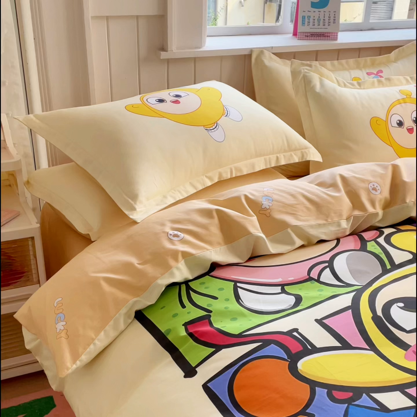 91家纺网 家纺一手货源 找家纺 浩诚 2025新款全棉纯棉大版卡通四件套 欢乐蛋仔