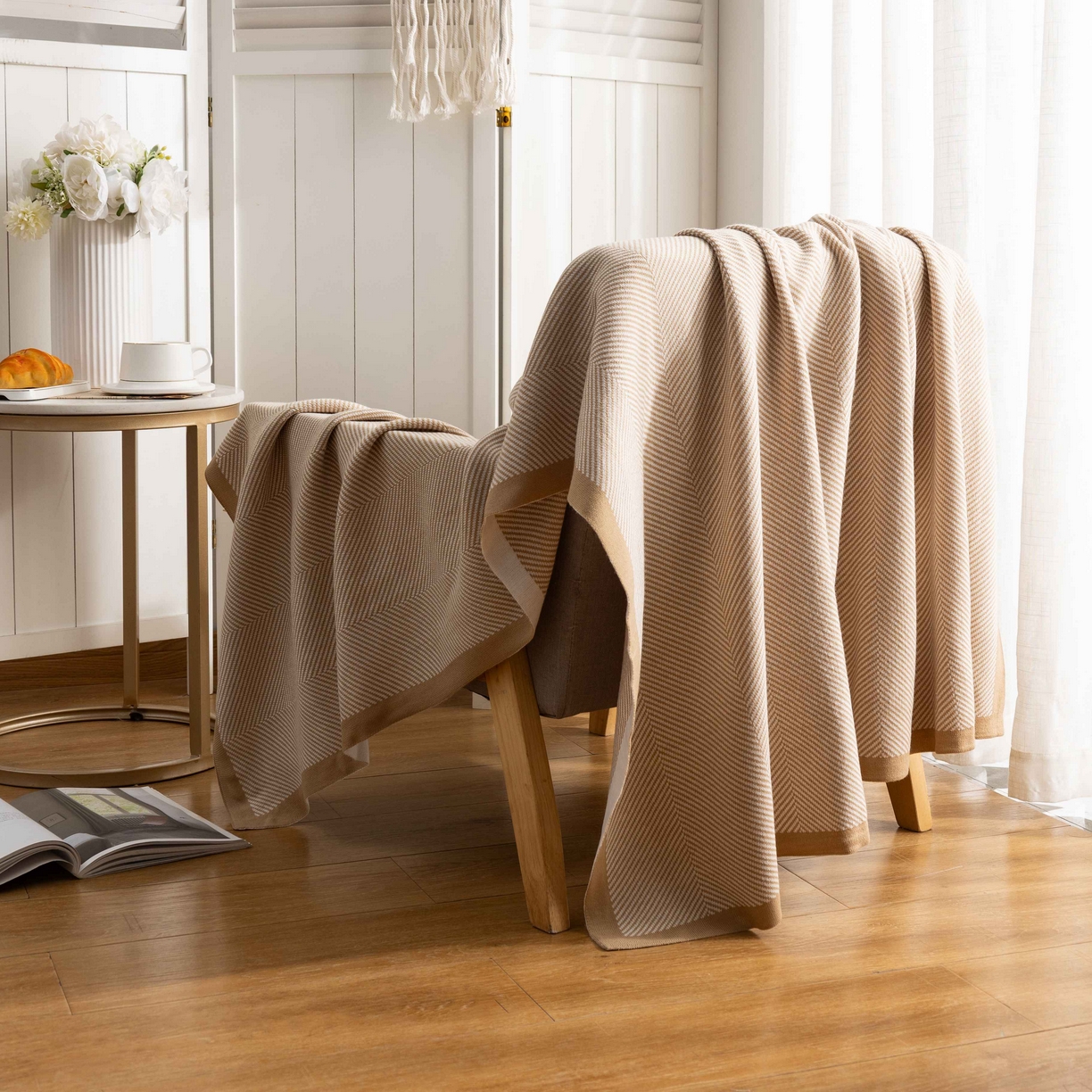 91家纺网 家纺一手货源 找家纺 肖恩毯业 2025新款轻奢晴纶针织毯人字纹回字纹休闲时尚盖毯航空毯毯子毛毯 人字纹浅卡其