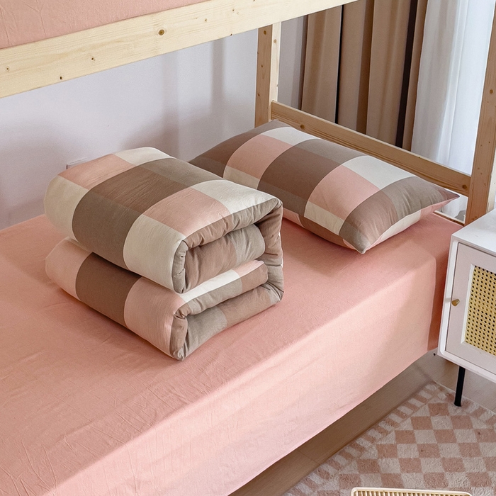 91家纺网 家纺一手货源 找家纺 玖弘家居 2025新款全棉纯棉色织水洗棉学生宿舍三件套四件套上下铺三件套 粉大格