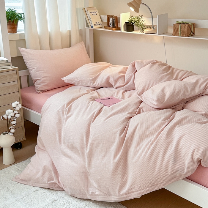 91家纺网 家纺一手货源 找家纺 玖弘家居 2025新款全棉纯棉色织水洗棉学生宿舍三件套四件套上下铺三件套 粉密条