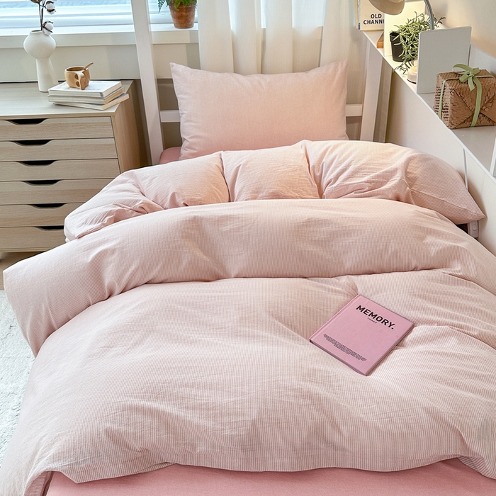 91家纺网 家纺一手货源 找家纺 玖弘家居 2025新款全棉纯棉色织水洗棉学生宿舍三件套四件套上下铺三件套 粉密条