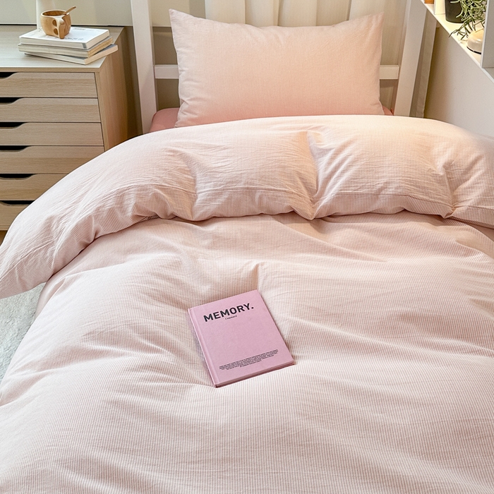 91家纺网 家纺一手货源 找家纺 玖弘家居 2025新款全棉纯棉色织水洗棉学生宿舍三件套四件套上下铺三件套 粉密条