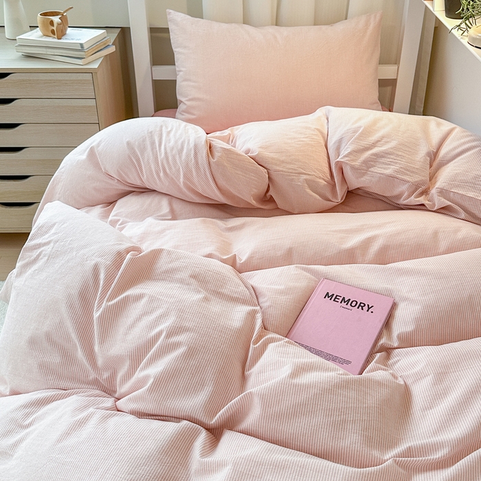 91家纺网 家纺一手货源 找家纺 玖弘家居 2025新款全棉纯棉色织水洗棉学生宿舍三件套四件套上下铺三件套 粉密条