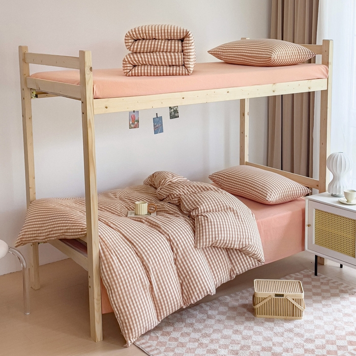 91家纺网 家纺一手货源 找家纺 玖弘家居 2025新款全棉纯棉色织水洗棉学生宿舍三件套四件套上下铺三件套 粉小格