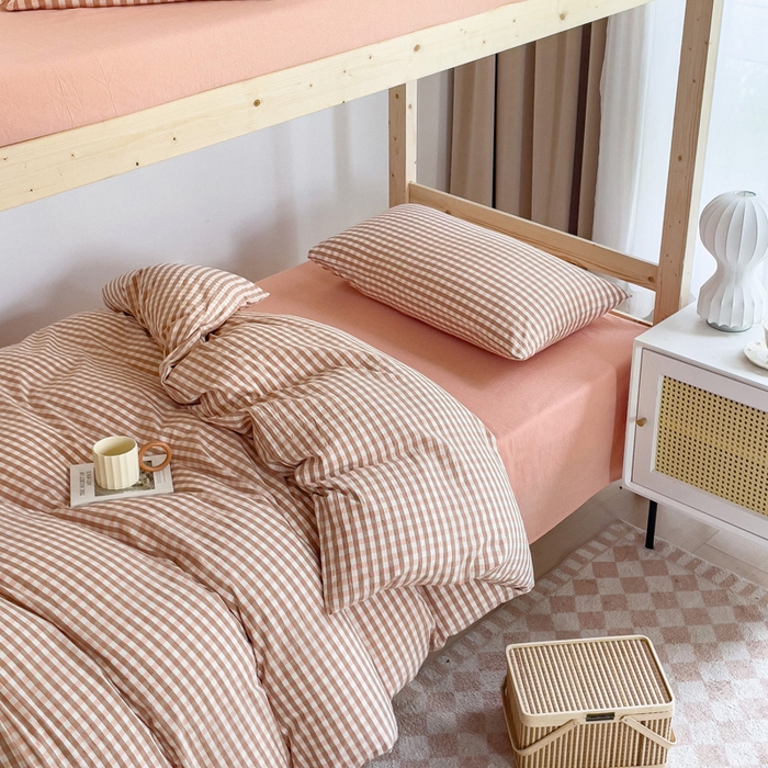 91家纺网 家纺一手货源 找家纺 玖弘家居 2025新款全棉纯棉色织水洗棉学生宿舍三件套四件套上下铺三件套 粉小格