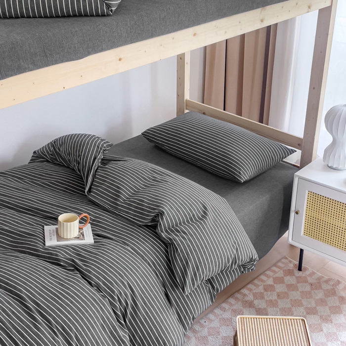 91家纺网 家纺一手货源 找家纺 玖弘家居 2025新款全棉纯棉色织水洗棉学生宿舍三件套四件套上下铺三件套 灰细条