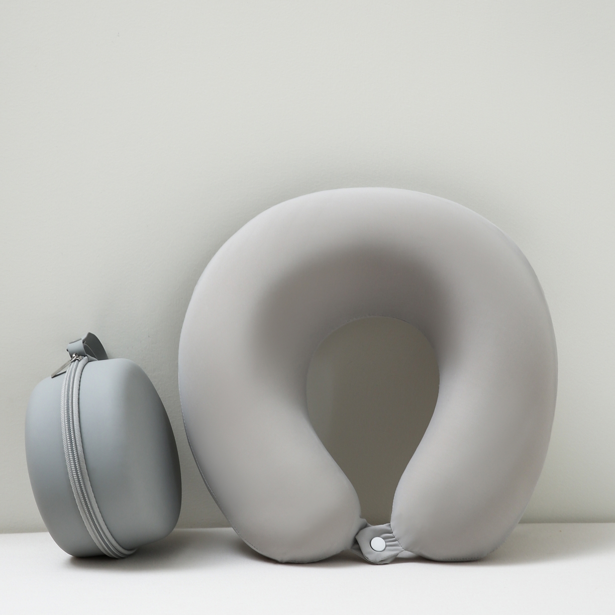 91家纺网 家纺一手货源 找家纺 天之悦家纺 2025新款凉感冰丝U型枕大头护颈枕枕头枕芯      岩石灰 29x30cm单枕/只（礼盒装）