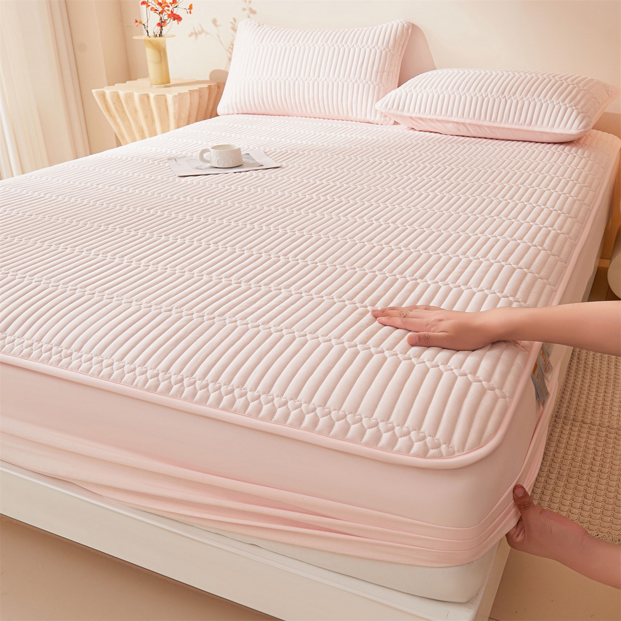 91家纺网 家纺一手货源 找家纺 （总）雯豆家纺 2025新款简爱A类夹棉防水床笠三件套水洗棉磨毛床单保护套