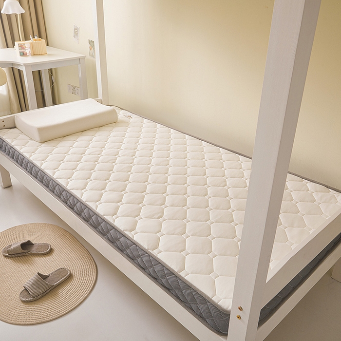 91家纺网 家纺一手货源 找家纺 （总）亿丁点床垫 2025春夏新款牛奶丝记忆棉格子床垫