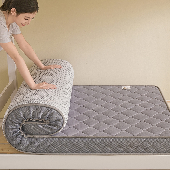 91家纺网 家纺一手货源 找家纺 亿丁点床垫 2025春夏新款牛奶丝记忆棉格子床垫 牛奶丝记忆海绵大小格子 灰