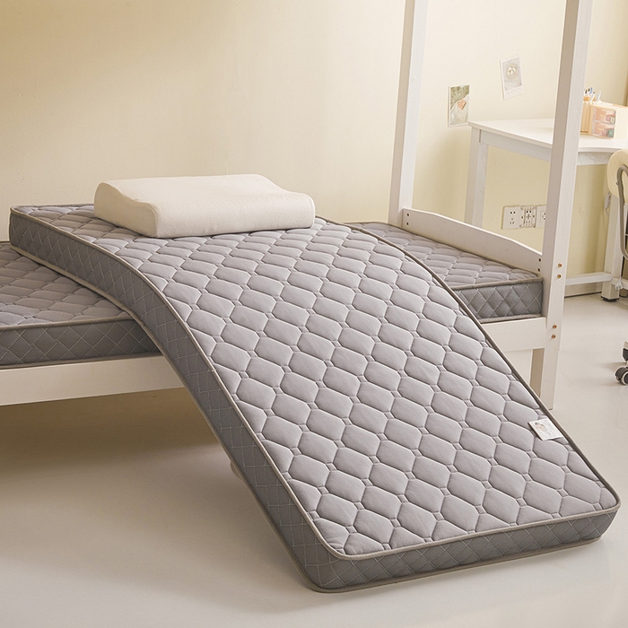 91家纺网 家纺一手货源 找家纺 亿丁点床垫 2025春夏新款牛奶丝记忆棉格子床垫 牛奶丝记忆海绵大小格子 灰