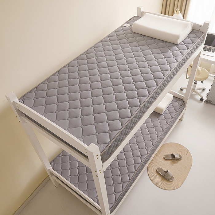 91家纺网 家纺一手货源 找家纺 亿丁点床垫 2025春夏新款牛奶丝记忆棉格子床垫 牛奶丝记忆海绵大小格子 灰