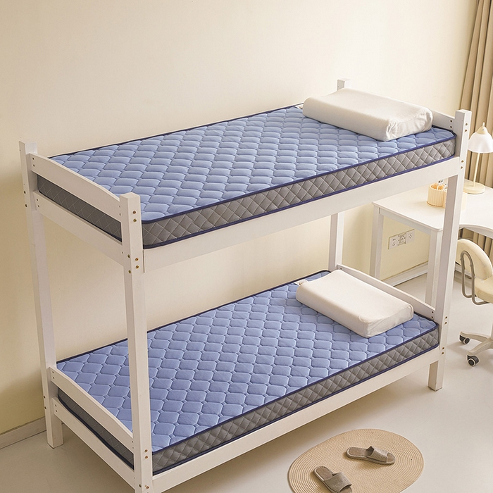 91家纺网 家纺一手货源 找家纺 亿丁点床垫 2025春夏新款牛奶丝记忆棉格子床垫 牛奶丝记忆海绵大小格子 蓝