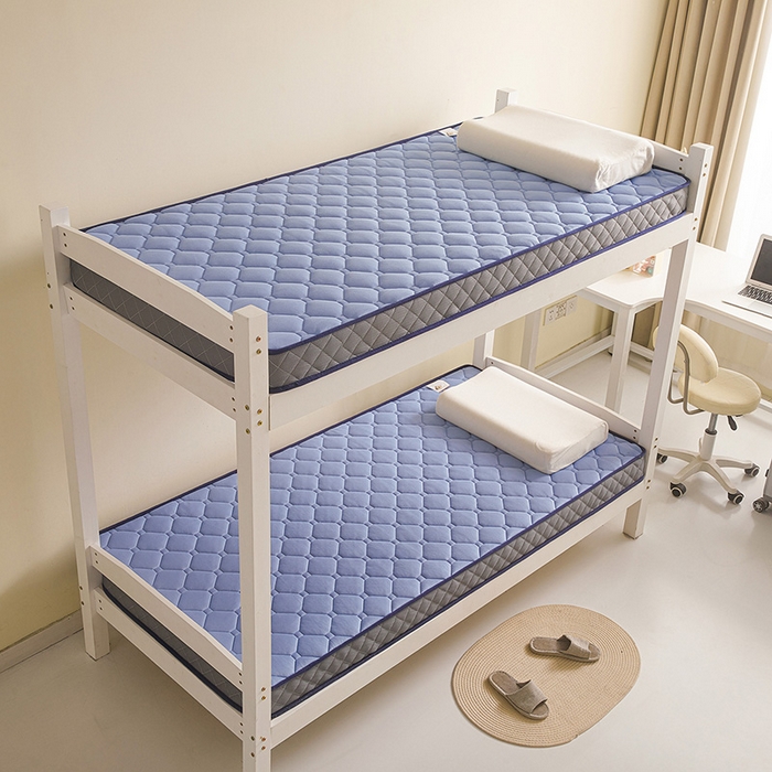 91家纺网 家纺一手货源 找家纺 亿丁点床垫 2025春夏新款牛奶丝记忆棉格子床垫 牛奶丝记忆海绵大小格子 蓝