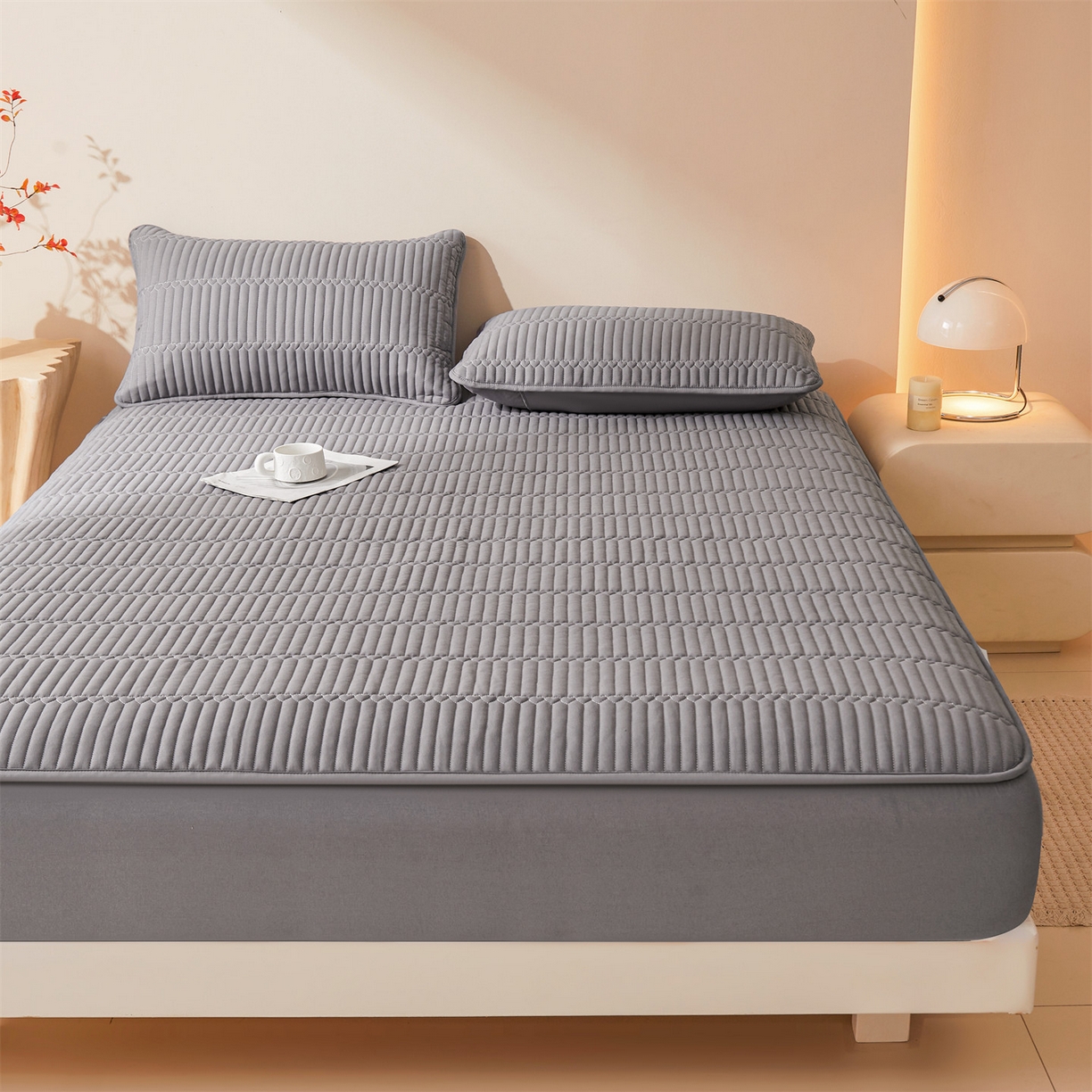 91家纺网 家纺一手货源 找家纺 雯豆家纺 2025新款简爱A类夹棉防水床笠三件套水洗棉磨毛床单保护套 简爱-深空灰