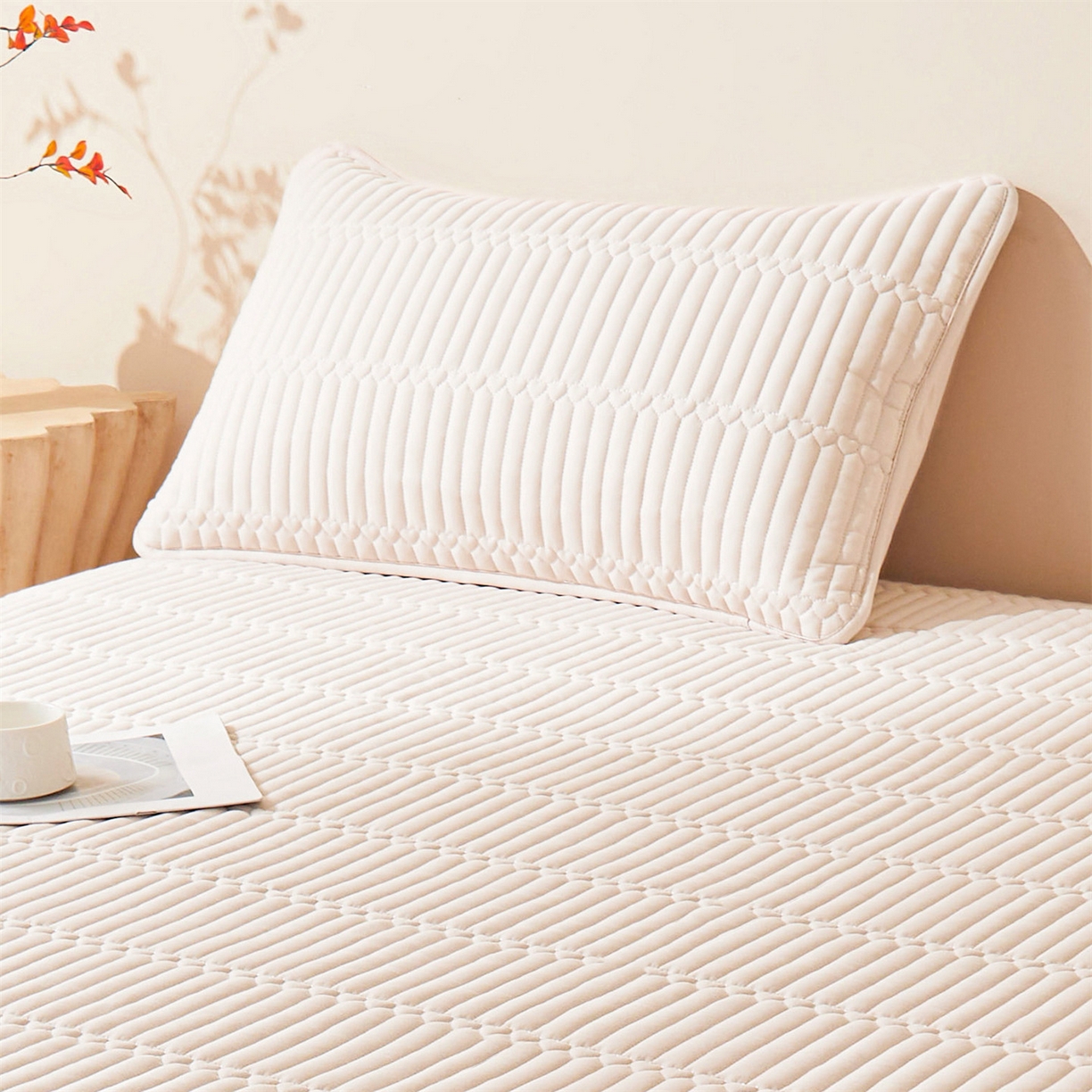 91家纺网 家纺一手货源 找家纺 雯豆家纺 2025新款简爱A类夹棉防水床笠三件套水洗棉磨毛床单保护套 简爱-奶咖