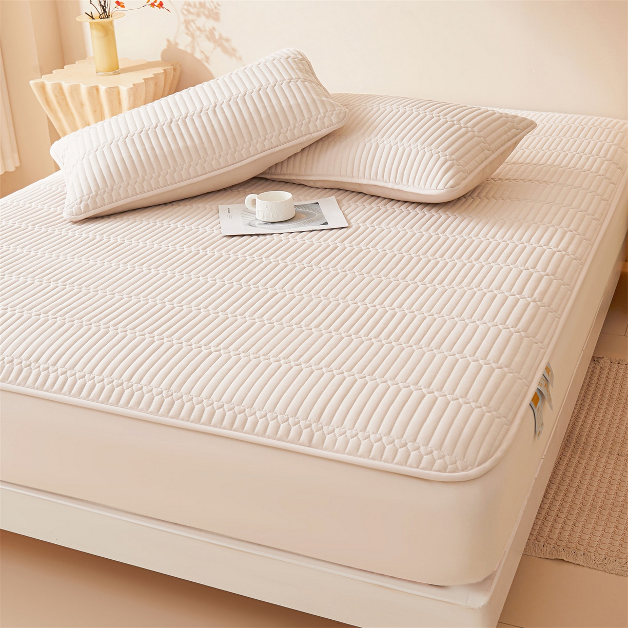 91家纺网 家纺一手货源 找家纺 雯豆家纺 2025新款简爱A类夹棉防水床笠三件套水洗棉磨毛床单保护套 简爱-奶咖