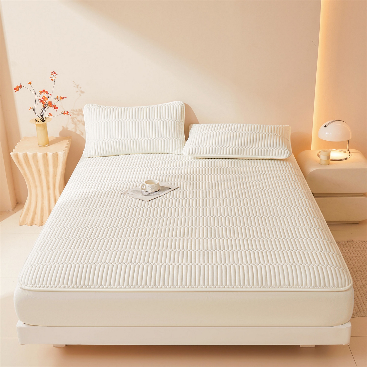 91家纺网 家纺一手货源 找家纺 雯豆家纺 2025新款简爱A类夹棉防水床笠三件套水洗棉磨毛床单保护套 简爱-月光白