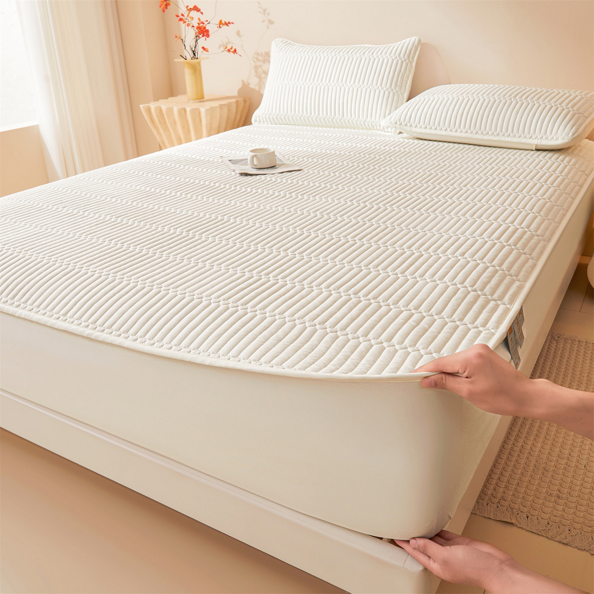 91家纺网 家纺一手货源 找家纺 雯豆家纺 2025新款简爱A类夹棉防水床笠三件套水洗棉磨毛床单保护套 简爱-月光白