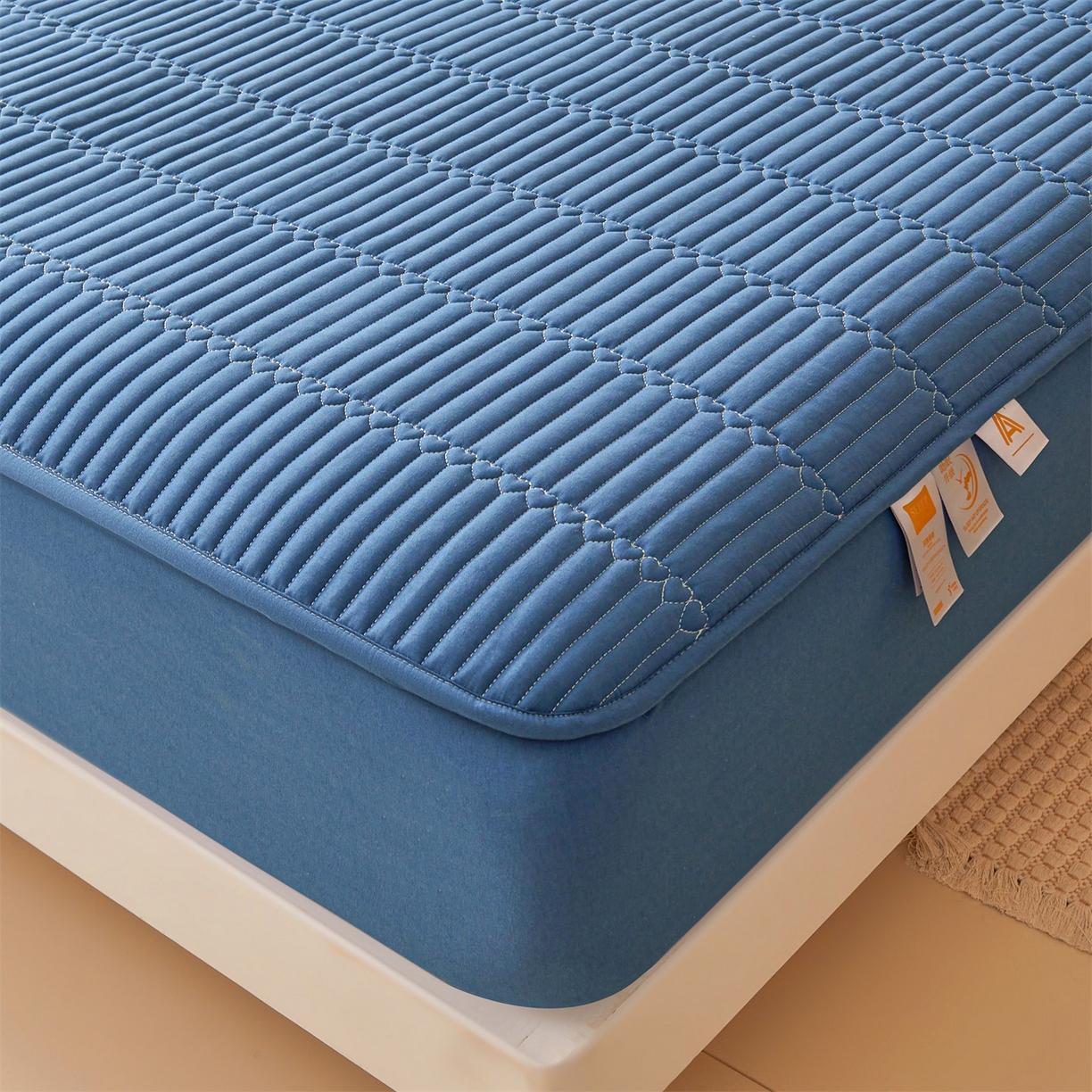 91家纺网 家纺一手货源 找家纺 雯豆家纺 2025新款简爱A类夹棉防水床笠三件套水洗棉磨毛床单保护套 简爱-黛蓝